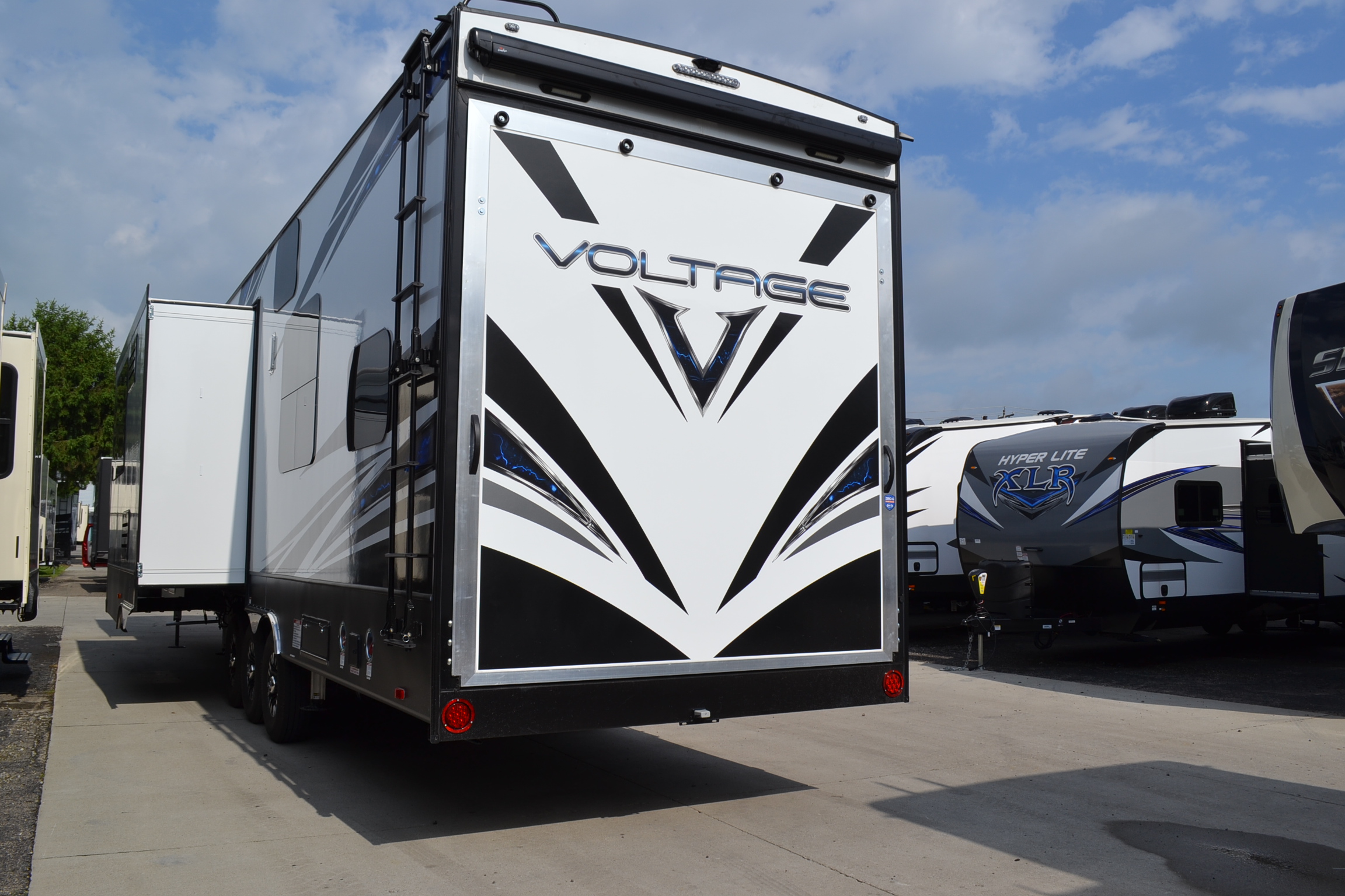 2019 Voltage 4115 Toy Hauler (Fifth Wheel) by Dutchmen On Sale (RVN13011)