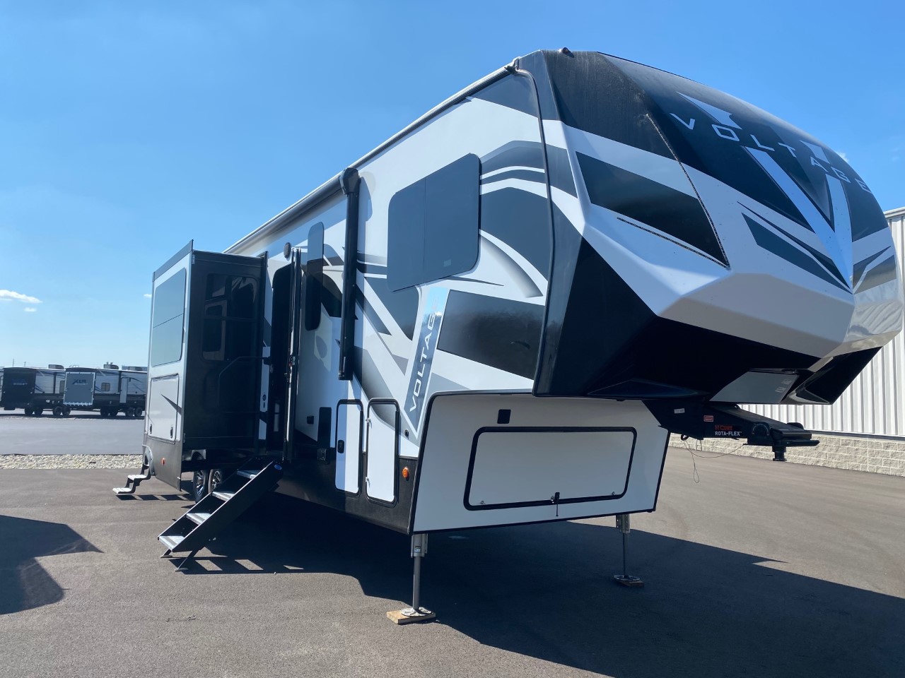 2022 Voltage 3635 Toy Hauler (Fifth Wheel) by Dutchmen On Sale (RVN22276)