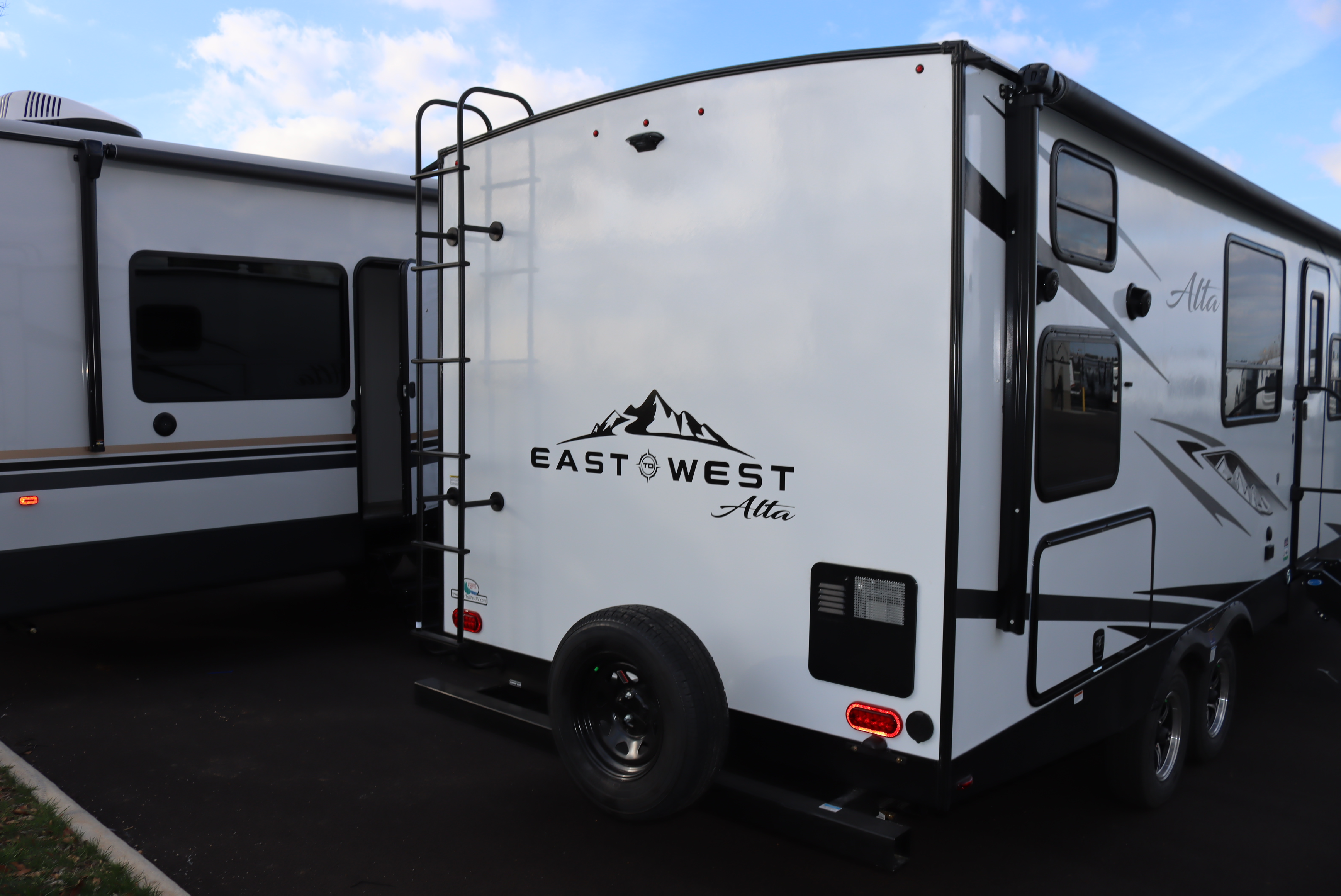 2022 Alta 2100MBH Travel Trailer by East to West On Sale (RVN23071)