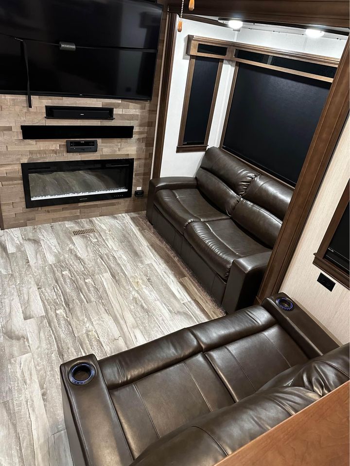 2020 Riverstone Legacy 39FKTH Toy Hauler (Fifth Wheel) On Sale (RVN25976)