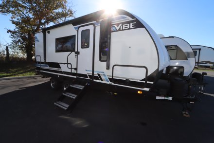 Vibe & Vibe Extreme Lite RVs by Forest River | Travel Trailers