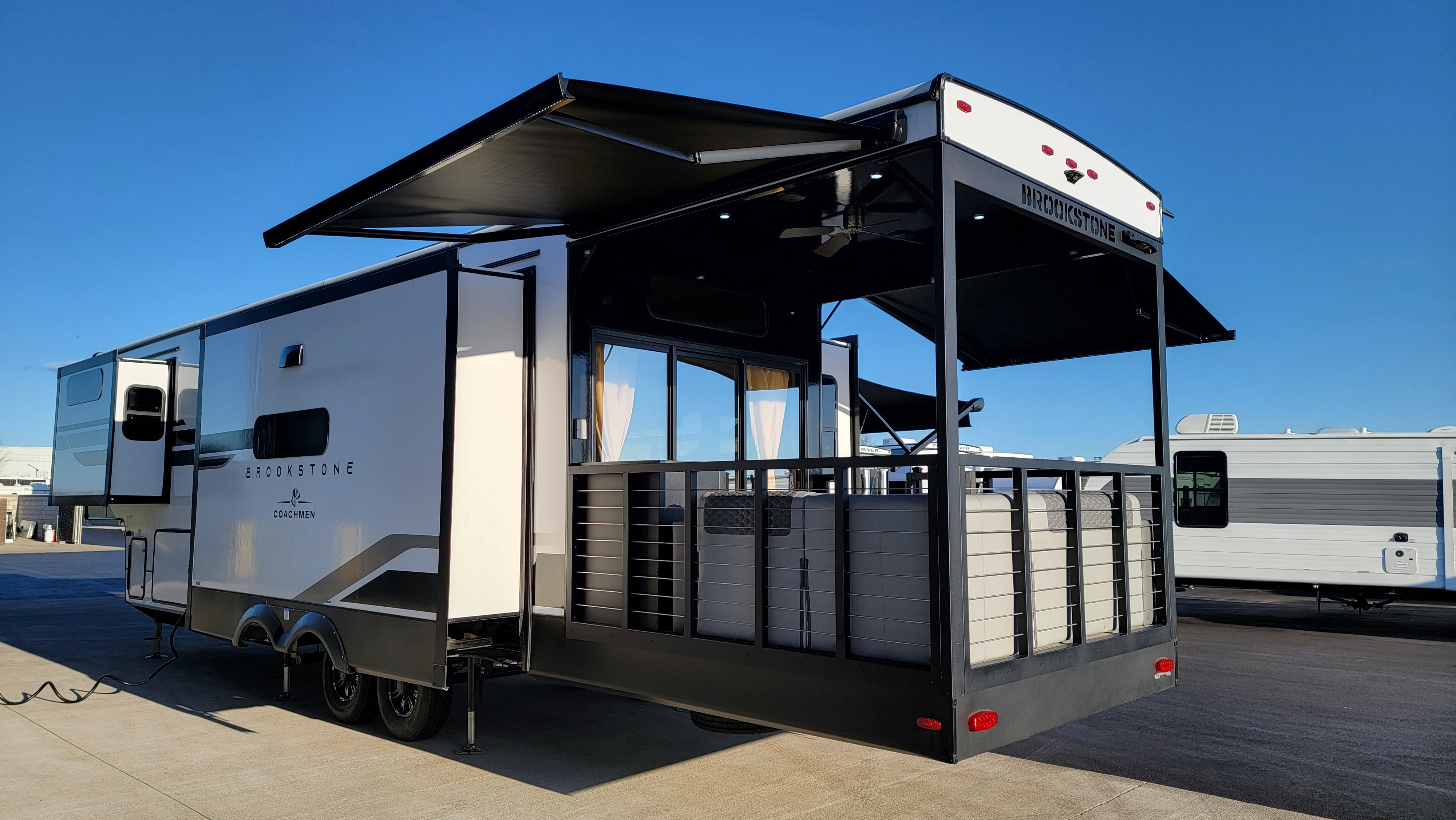 2025 Brookstone 318RLL Fifth Wheel by Coachmen On Sale (RVN30975)