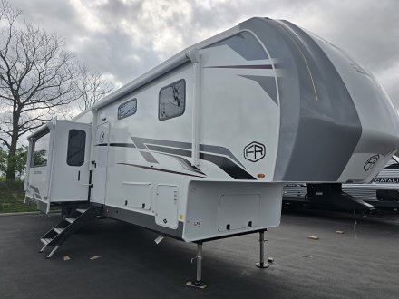 2025 Forest River Cardinal 402beds