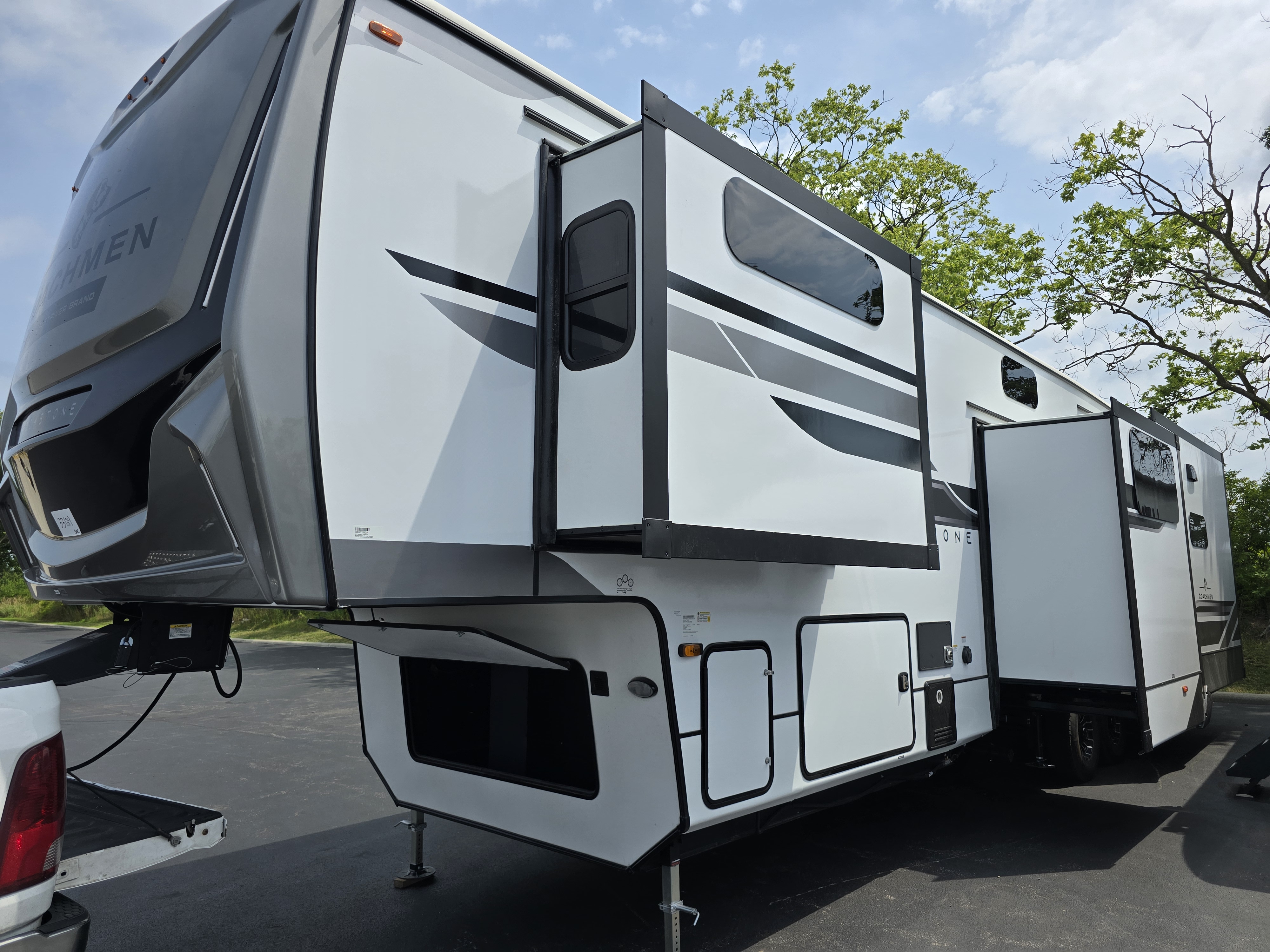 2026 Brookstone 398MBL Fifth Wheel by Coachmen On Sale (RVN31350)