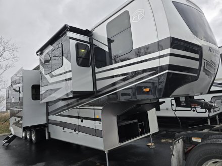2026 Forest River Riverstone 425fo