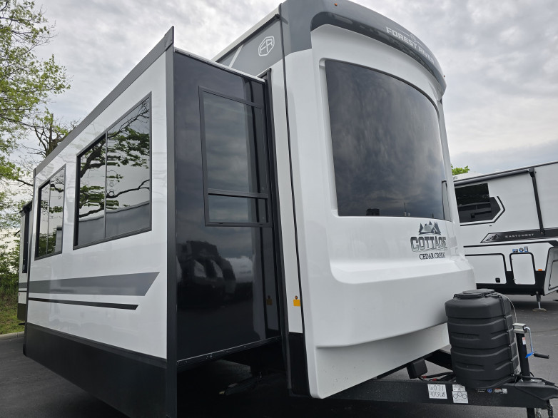2026 Cottage 40CFL2B Park Trailer